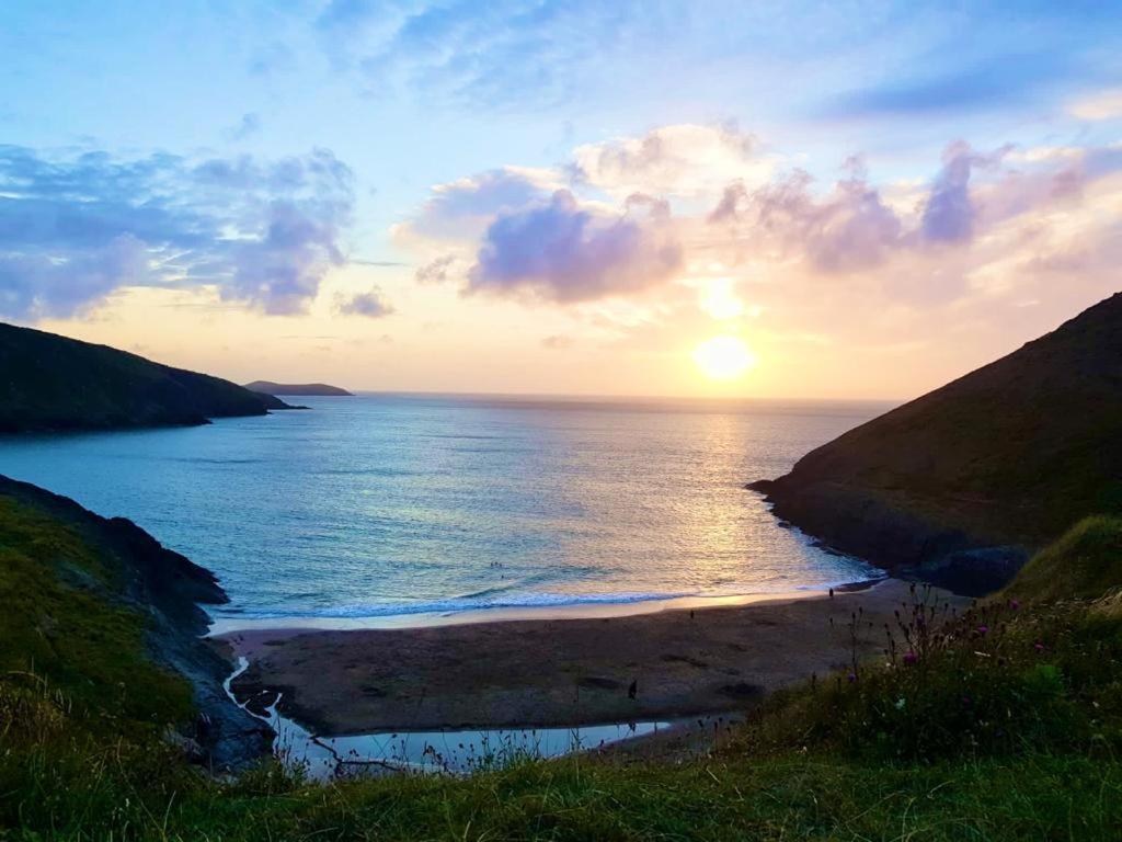 Wild Coastal Retreat At Troed Y Rhiw Aberporth, West Wales Vila Exterior foto