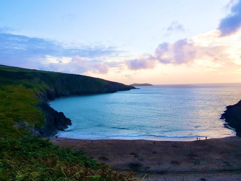 Wild Coastal Retreat At Troed Y Rhiw Aberporth, West Wales Vila Exterior foto